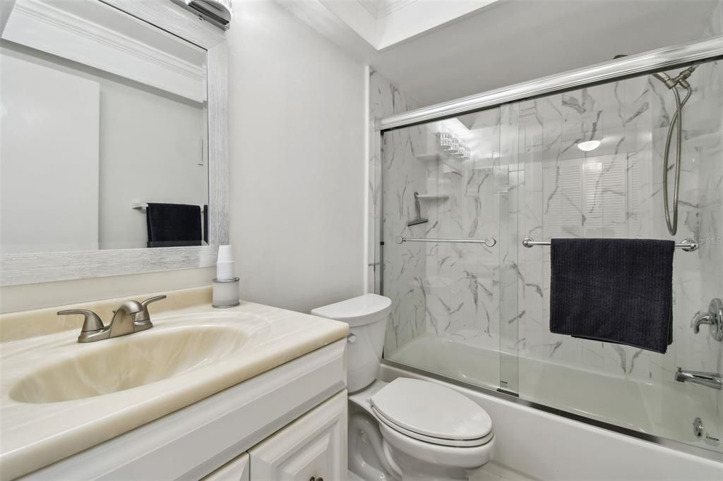 На продажу: $209,900 (2 спален, 2 ванн, 1070 Квадратных фут)
