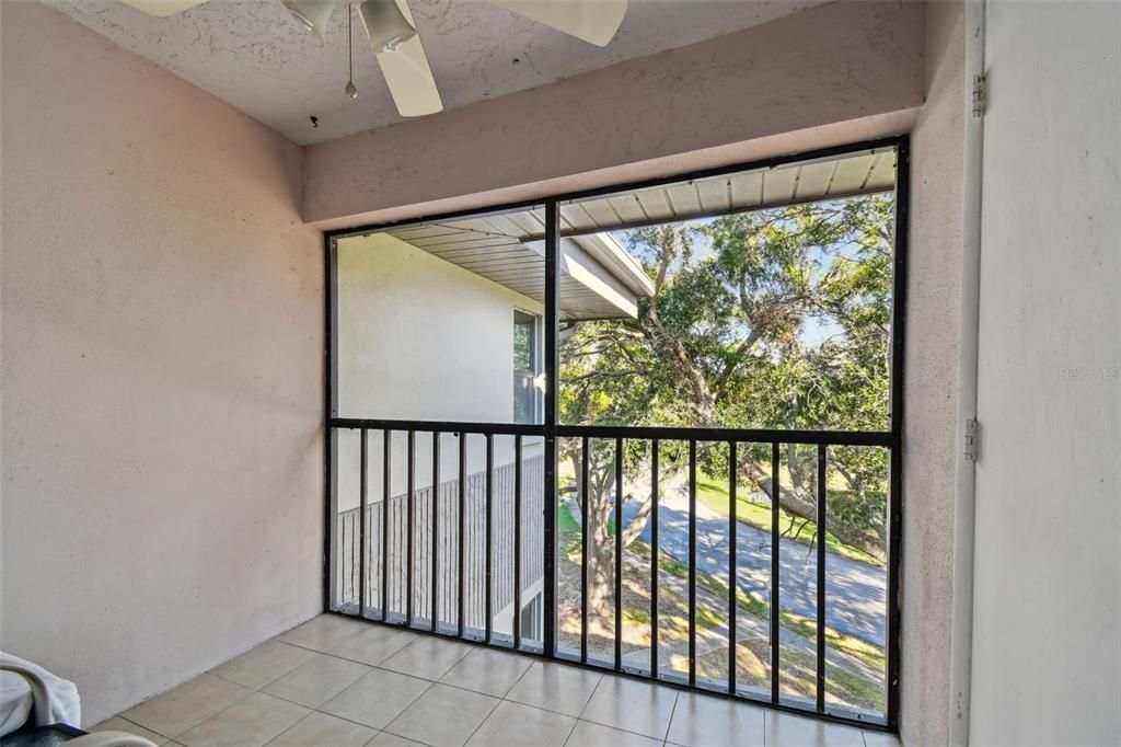 На продажу: $209,900 (2 спален, 2 ванн, 1070 Квадратных фут)
