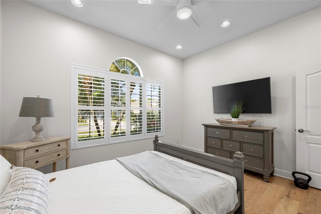 For Sale: $495,000 (2 beds, 2 baths, 1867 Square Feet)