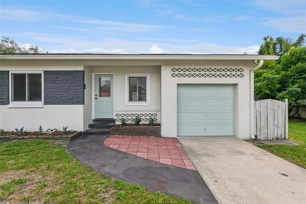 For Sale: $549,900 (3 beds, 2 baths, 1498 Square Feet)