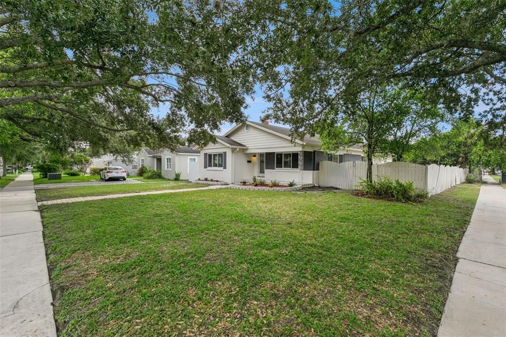 For Sale: $549,900 (3 beds, 2 baths, 1498 Square Feet)