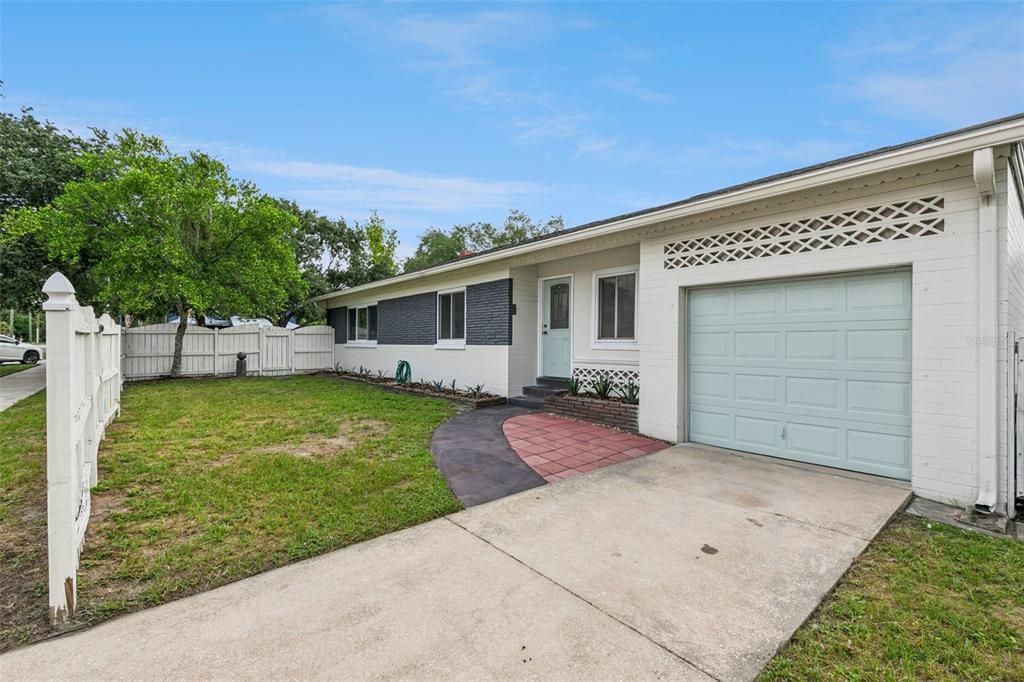 For Sale: $549,900 (3 beds, 2 baths, 1498 Square Feet)