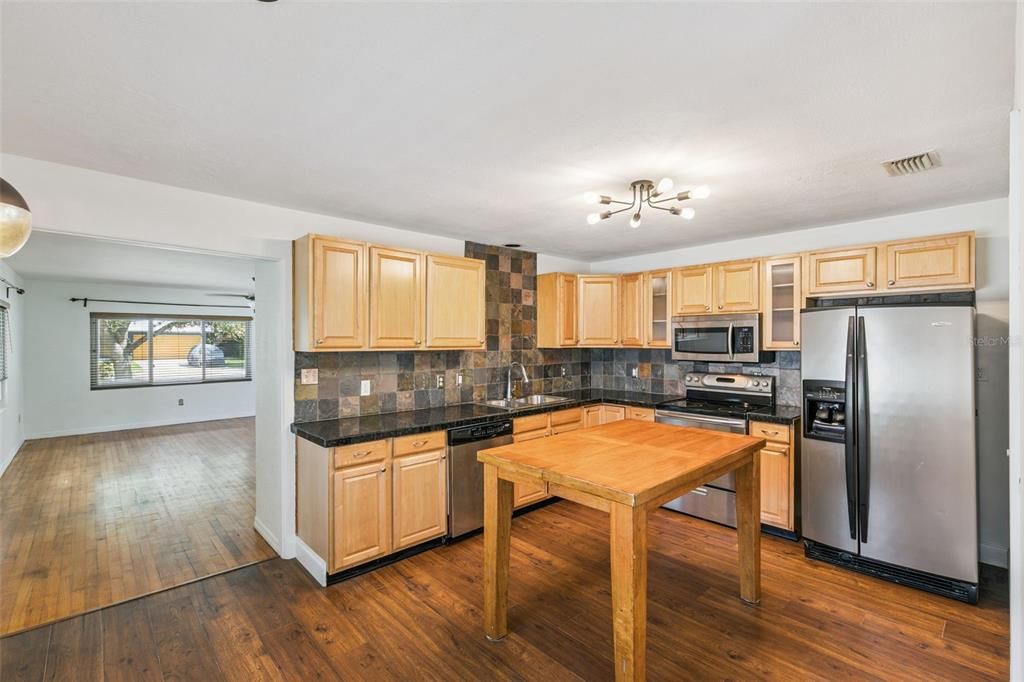 For Sale: $549,900 (3 beds, 2 baths, 1498 Square Feet)