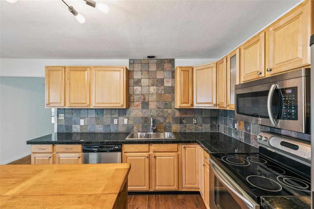 For Sale: $549,900 (3 beds, 2 baths, 1498 Square Feet)