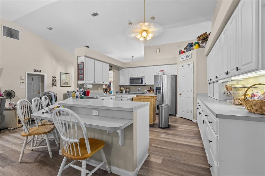 For Sale: $699,900 (6 beds, 3 baths, 4782 Square Feet)