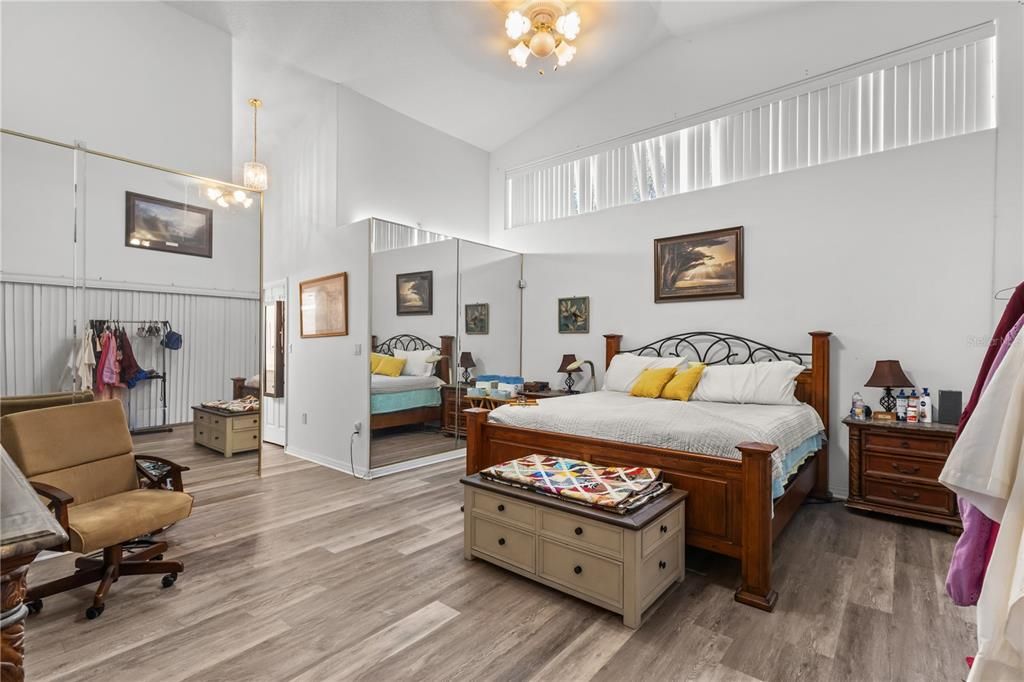 For Sale: $699,900 (6 beds, 3 baths, 4782 Square Feet)