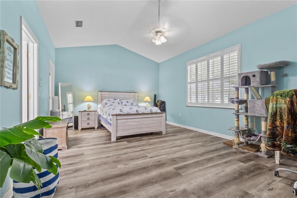 For Sale: $699,900 (6 beds, 3 baths, 4782 Square Feet)