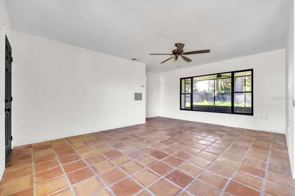 For Sale: $550,000 (3 beds, 2 baths, 1622 Square Feet)