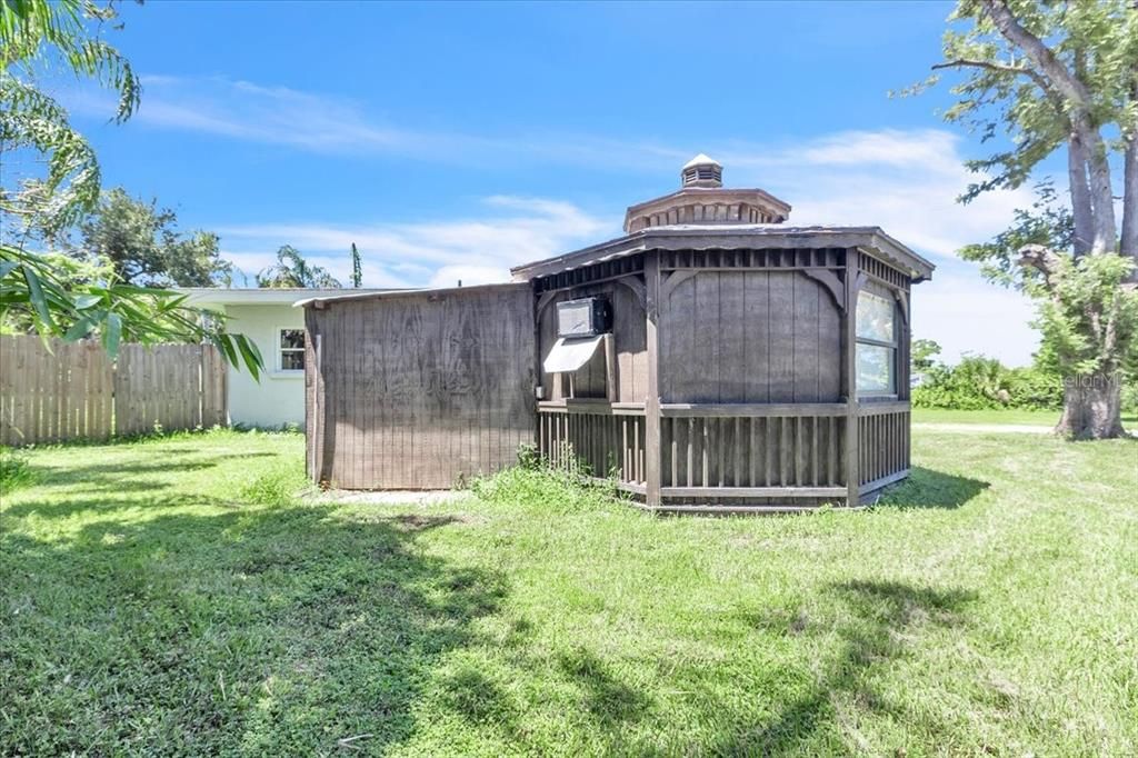 For Sale: $550,000 (3 beds, 2 baths, 1622 Square Feet)