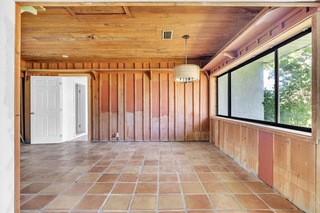 For Sale: $550,000 (3 beds, 2 baths, 1622 Square Feet)