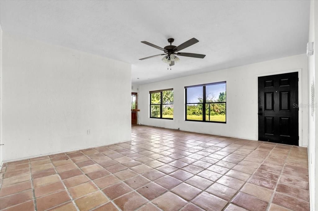 For Sale: $550,000 (3 beds, 2 baths, 1622 Square Feet)
