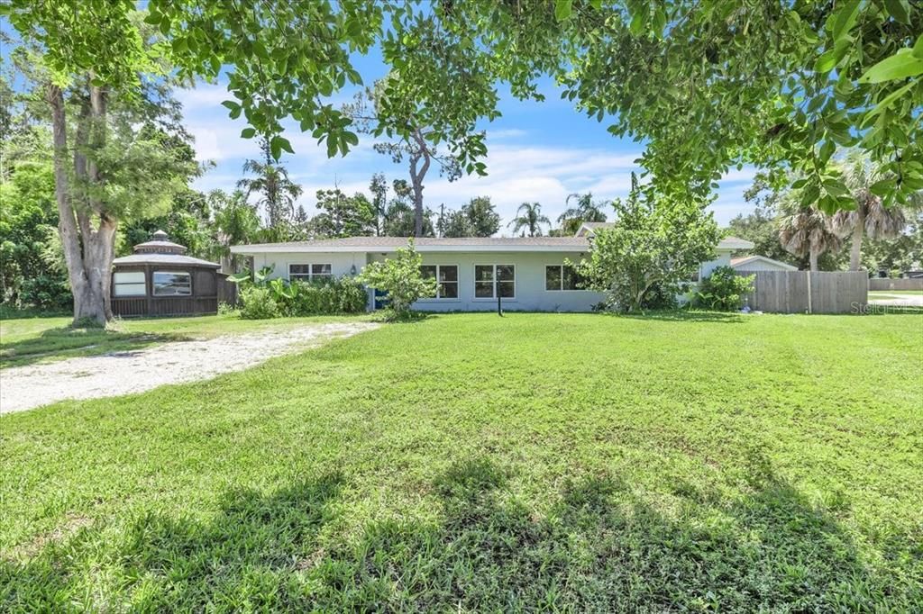 For Sale: $550,000 (3 beds, 2 baths, 1622 Square Feet)