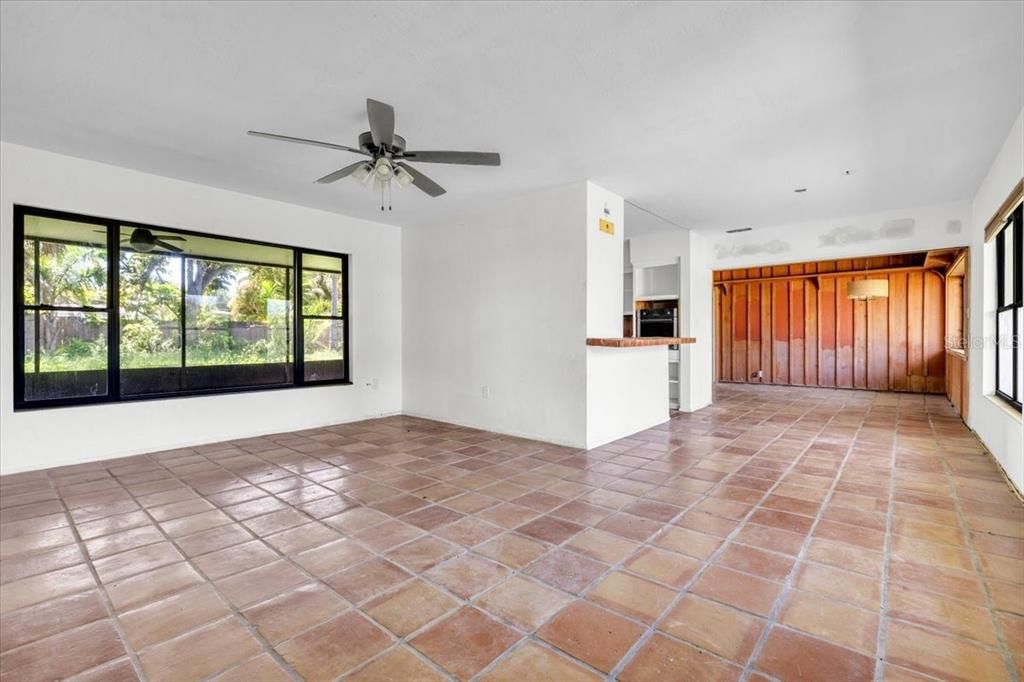 For Sale: $550,000 (3 beds, 2 baths, 1622 Square Feet)
