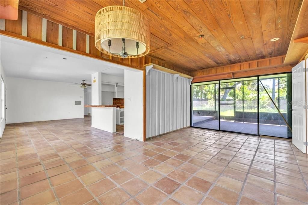 For Sale: $550,000 (3 beds, 2 baths, 1622 Square Feet)