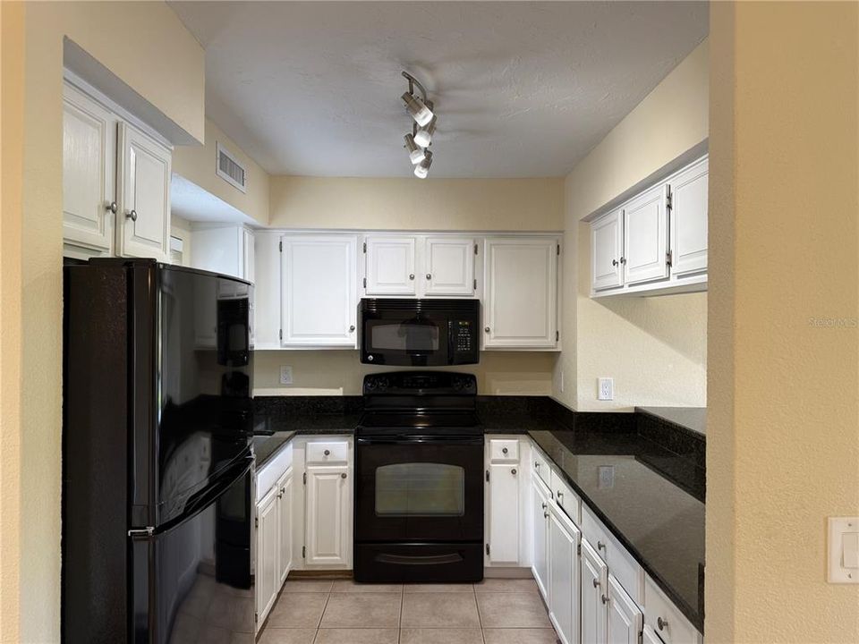 For Rent: $1,700 (2 beds, 2 baths, 848 Square Feet)