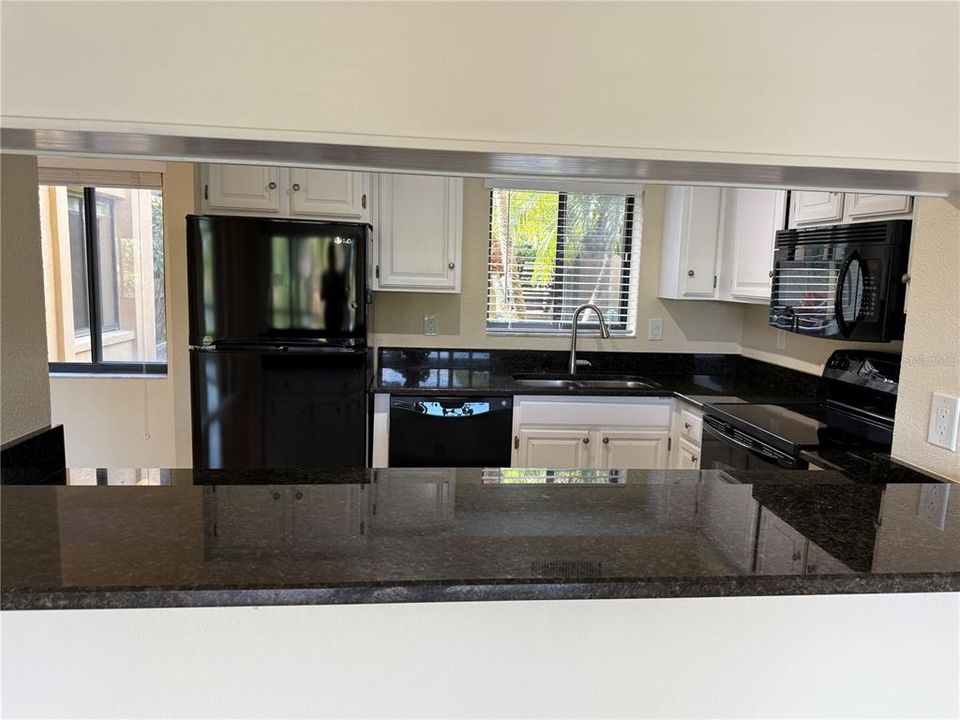 For Rent: $1,700 (2 beds, 2 baths, 848 Square Feet)