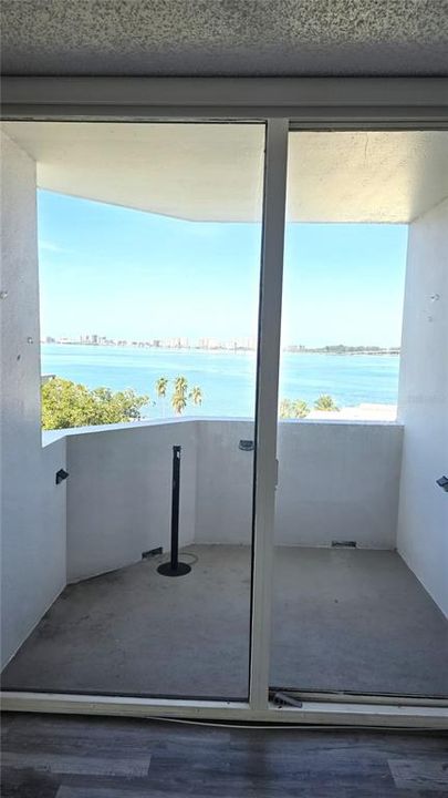 For Rent: $2,350 (2 beds, 2 baths, 1290 Square Feet)