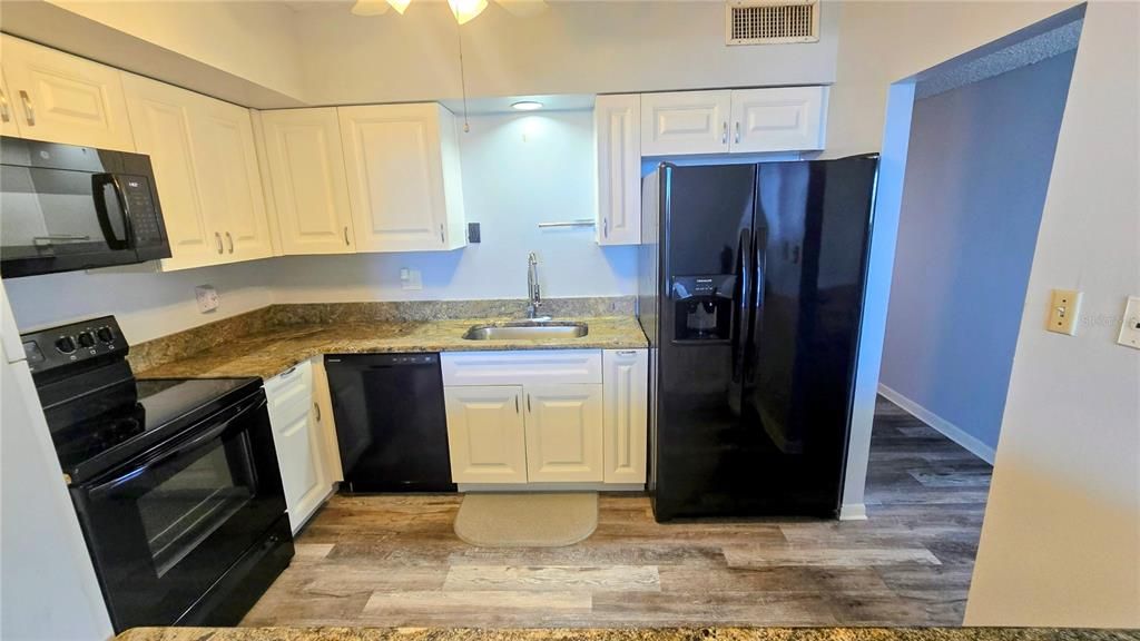 For Rent: $2,350 (2 beds, 2 baths, 1290 Square Feet)