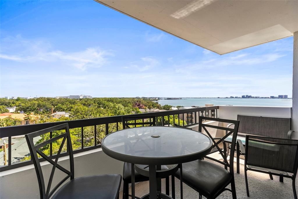 For Rent: $2,350 (2 beds, 2 baths, 1290 Square Feet)