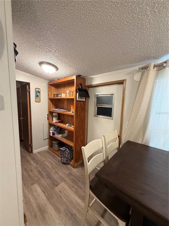 На продажу: $118,000 (2 спален, 2 ванн, 644 Квадратных фут)