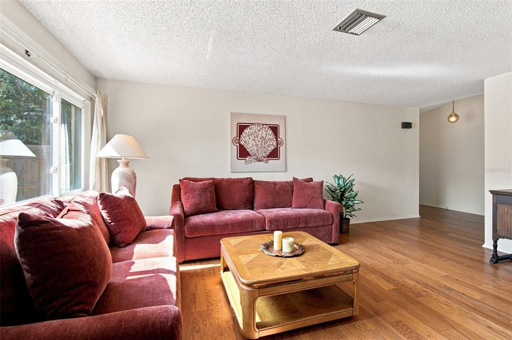 For Sale: $449,900 (3 beds, 2 baths, 1569 Square Feet)