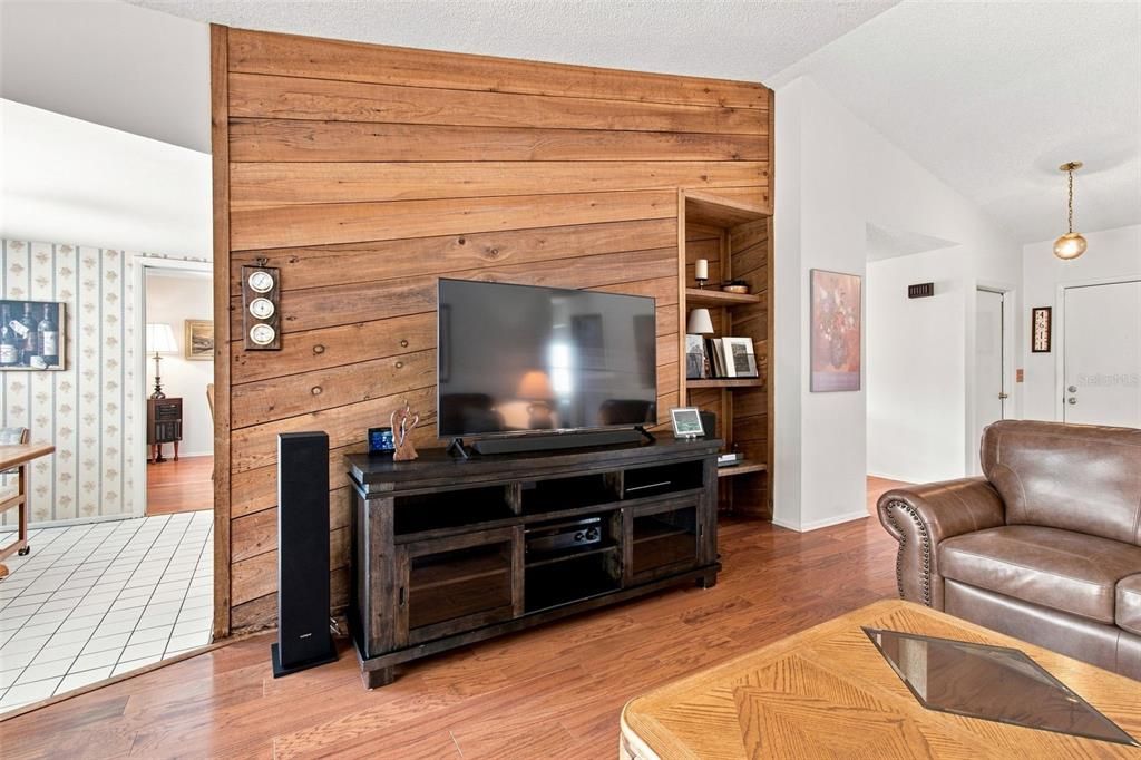 For Sale: $449,900 (3 beds, 2 baths, 1569 Square Feet)