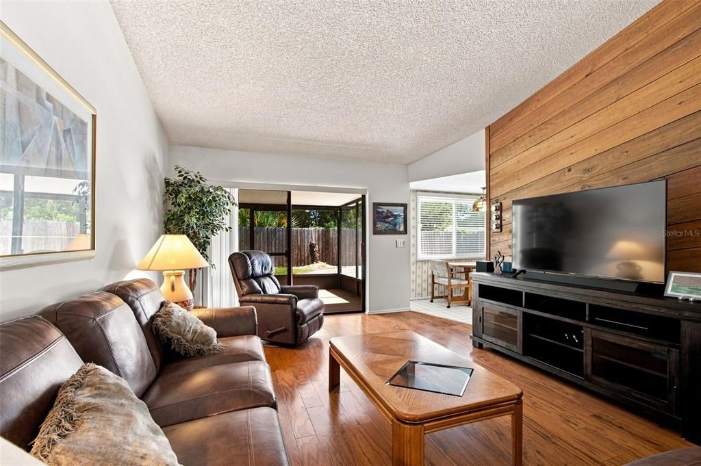 For Sale: $449,900 (3 beds, 2 baths, 1569 Square Feet)