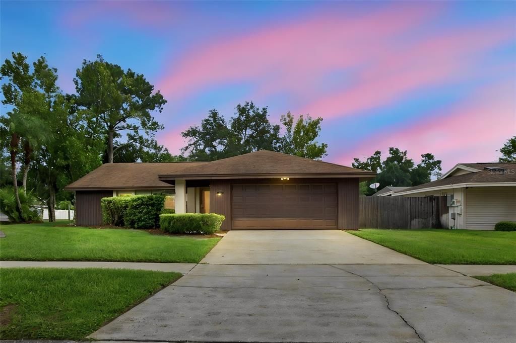 For Sale: $449,900 (3 beds, 2 baths, 1569 Square Feet)