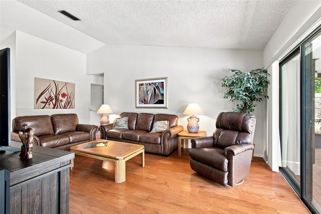 For Sale: $449,900 (3 beds, 2 baths, 1569 Square Feet)