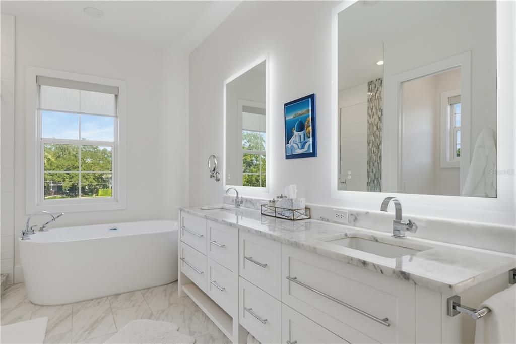 En Venta: $3,500,000 (5 camas, 4 baños, 4659 Pies cuadrados)