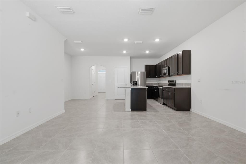 For Rent: $2,100 (3 beds, 2 baths, 1690 Square Feet)