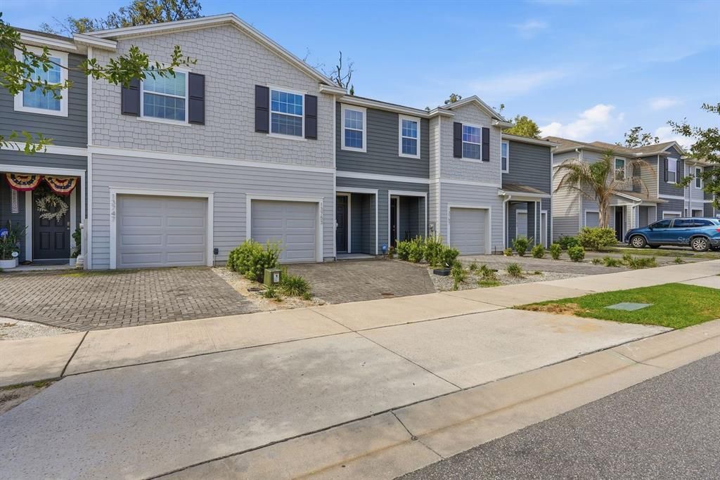 For Rent: $2,100 (3 beds, 2 baths, 1690 Square Feet)