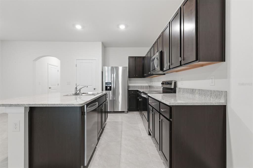 For Rent: $2,100 (3 beds, 2 baths, 1690 Square Feet)