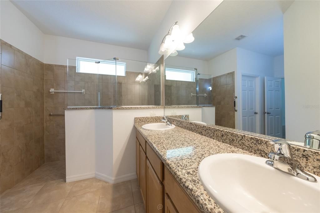 For Sale: $375,000 (3 beds, 2 baths, 1832 Square Feet)