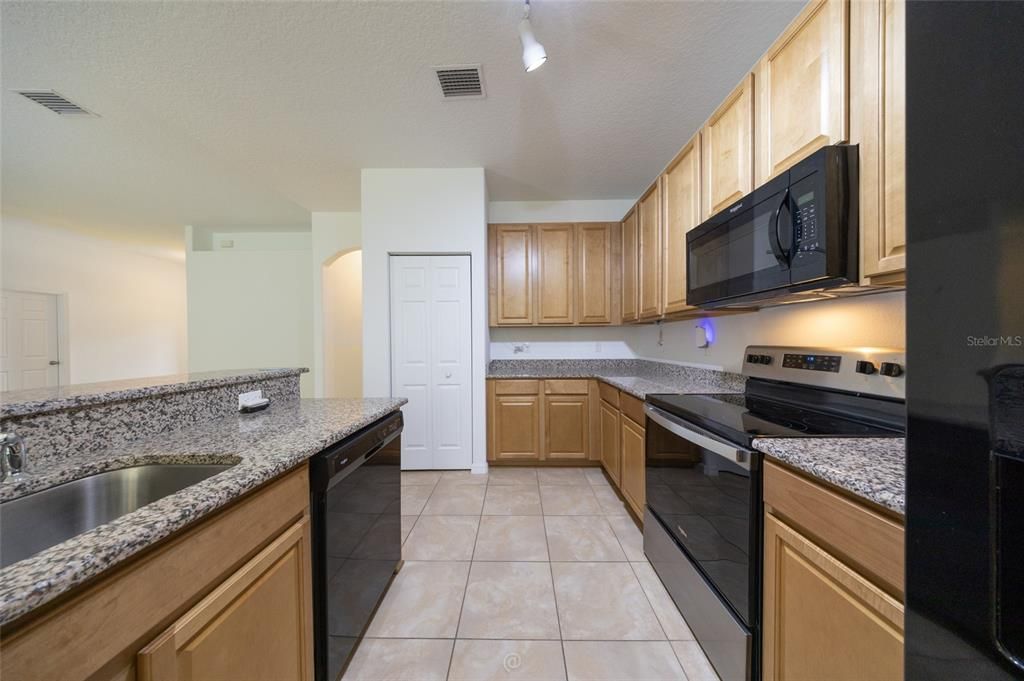 For Sale: $375,000 (3 beds, 2 baths, 1832 Square Feet)