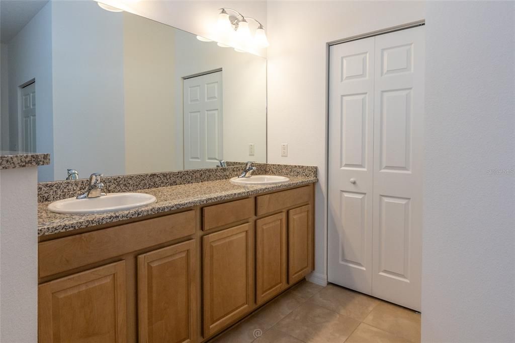 For Sale: $375,000 (3 beds, 2 baths, 1832 Square Feet)