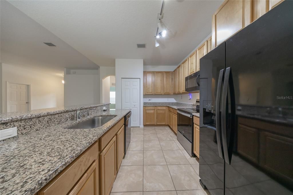 For Sale: $375,000 (3 beds, 2 baths, 1832 Square Feet)