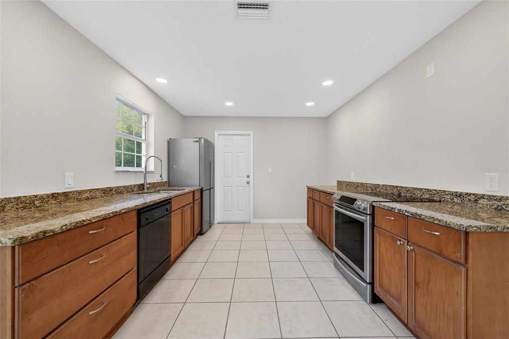 For Sale: $225,000 (3 beds, 2 baths, 1200 Square Feet)