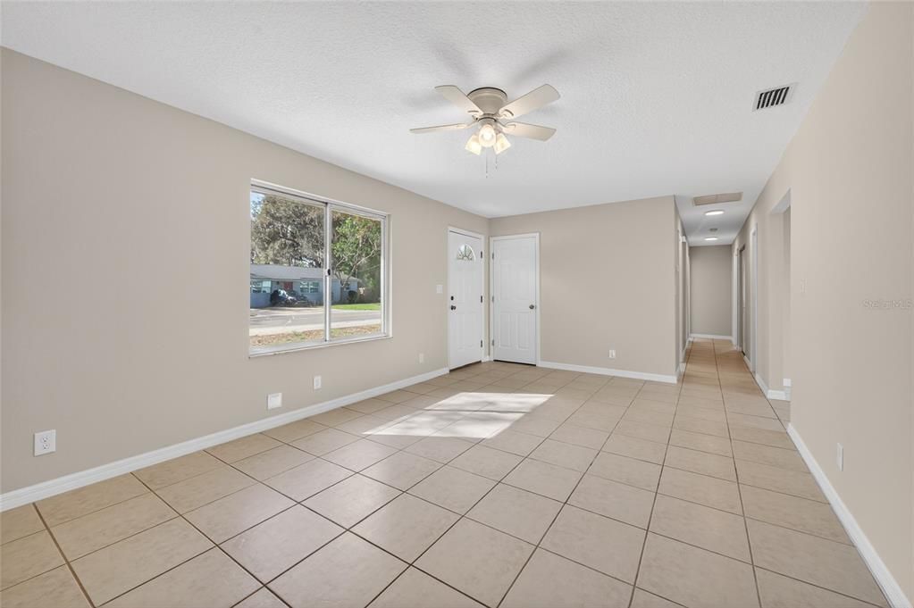 For Sale: $225,000 (3 beds, 2 baths, 1200 Square Feet)