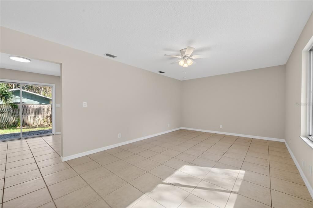 For Sale: $225,000 (3 beds, 2 baths, 1200 Square Feet)