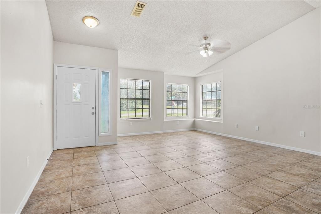For Sale: $320,000 (4 beds, 2 baths, 1759 Square Feet)