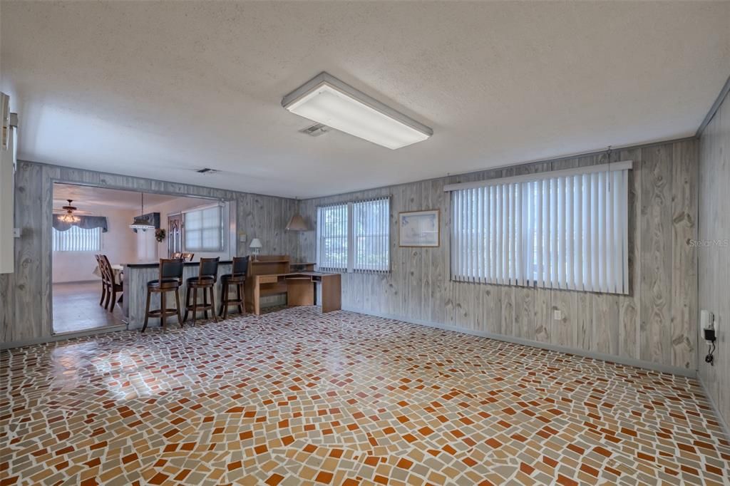 На продажу: $307,000 (2 спален, 1 ванн, 1388 Квадратных фут)