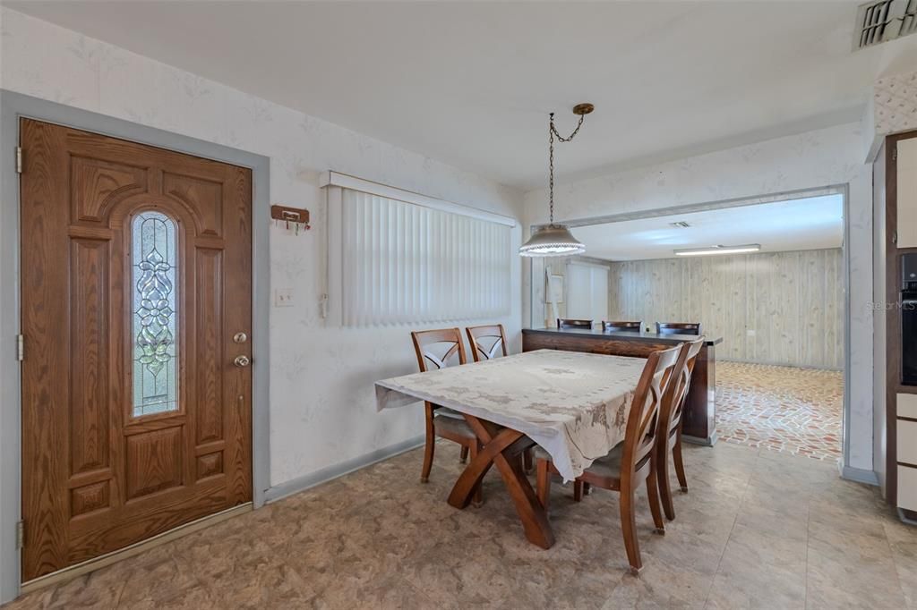 На продажу: $307,000 (2 спален, 1 ванн, 1388 Квадратных фут)