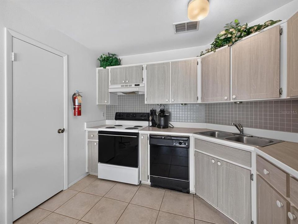 En Venta: $330,000 (3 camas, 2 baños, 1779 Pies cuadrados)