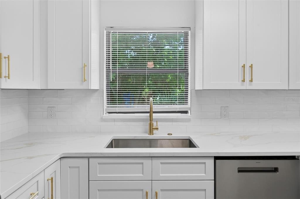 For Sale: $243,000 (4 beds, 2 baths, 1385 Square Feet)