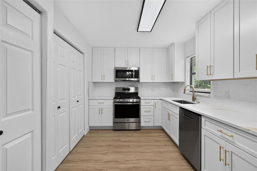 For Sale: $243,000 (4 beds, 2 baths, 1385 Square Feet)