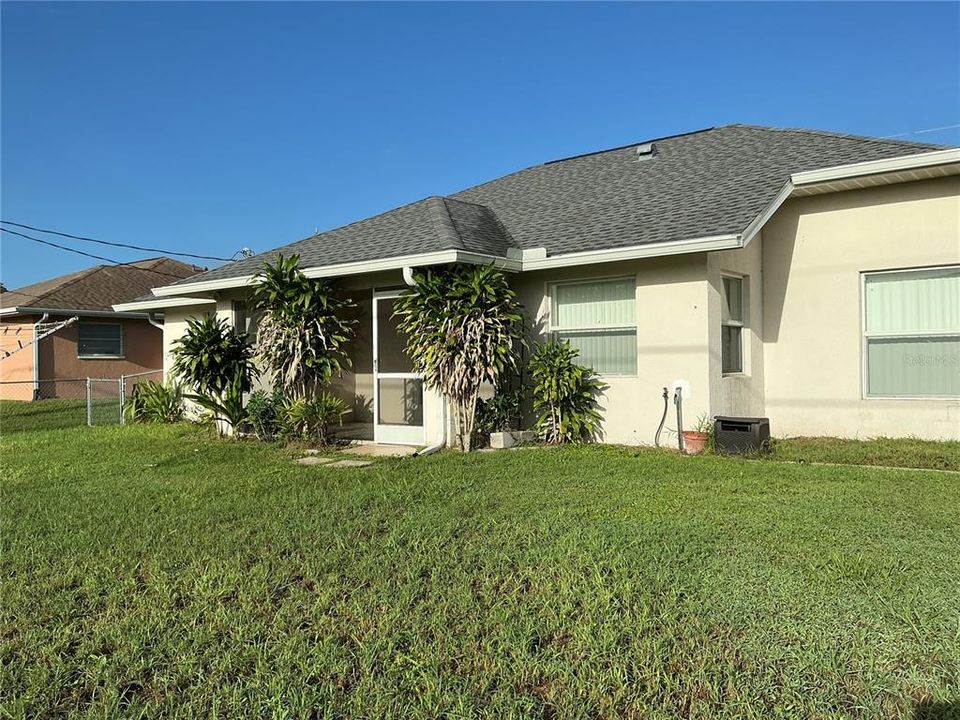 For Rent: $1,700 (3 beds, 2 baths, 1627 Square Feet)