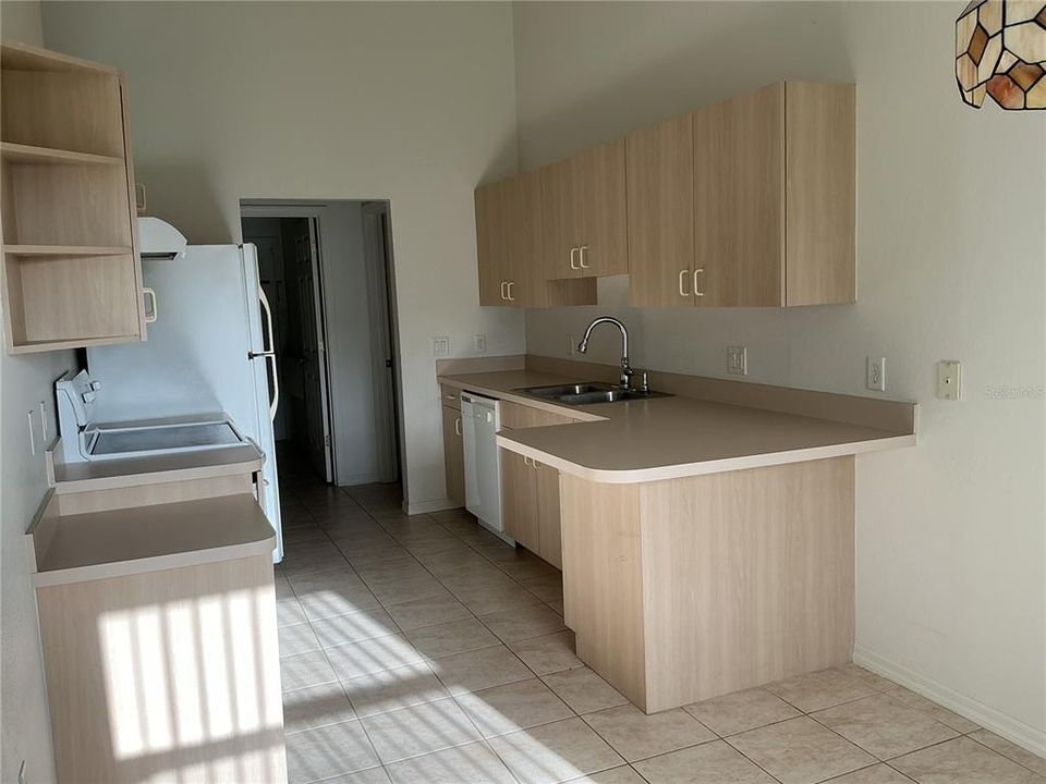 For Rent: $1,700 (3 beds, 2 baths, 1627 Square Feet)