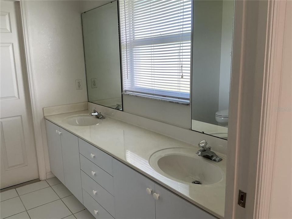For Rent: $1,700 (3 beds, 2 baths, 1627 Square Feet)