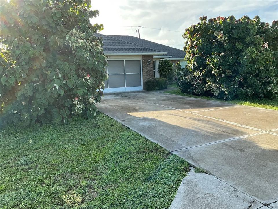 For Rent: $1,700 (3 beds, 2 baths, 1627 Square Feet)